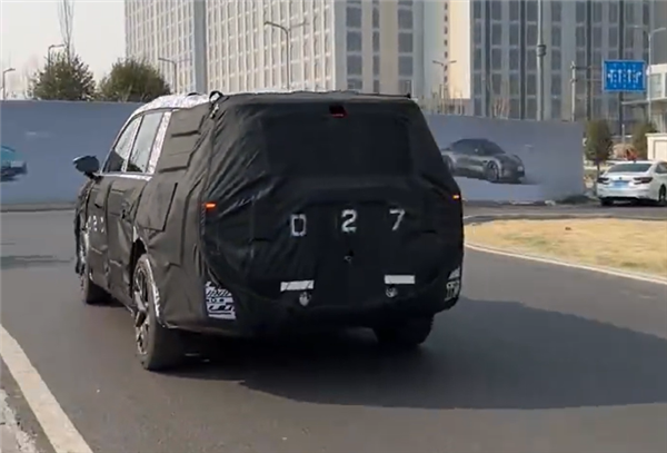 小孩哥喊话雷军出一款全家出行的车：已在测试 预计明年发