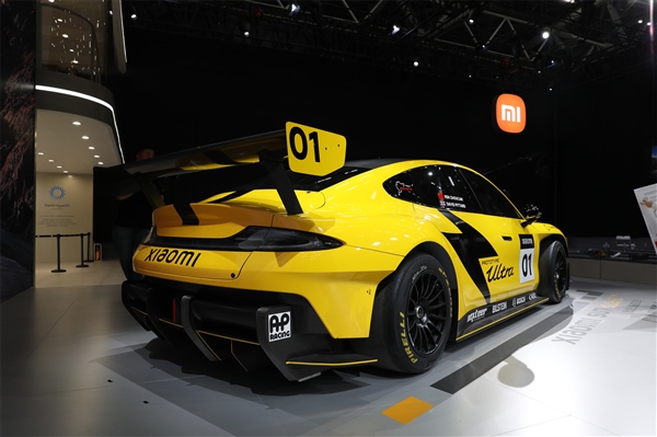 网友喊话雷军限制小米SU7 Ultra公共道路动力 飙车太可怕