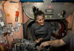 特朗普在线催宇航员回家，惨遭无视！苏妮