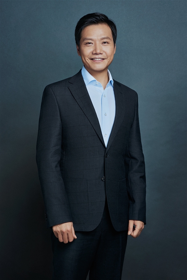 为何小米SU7卖爆 大家排队购买！雷军：好产品还是供不应求