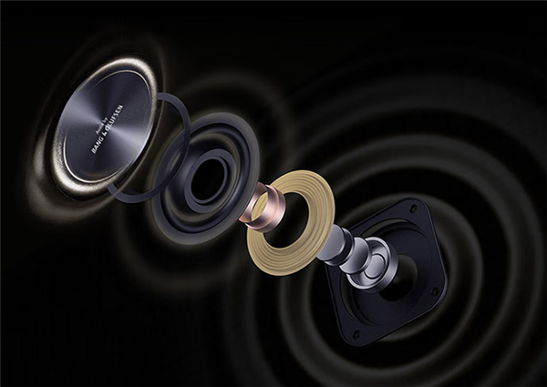 7499元起 TCL发布Q10L系列电视：无黑边蝶翼华曜屏+B&O音响