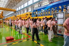 举全市之力，抢人口人才是为长远计